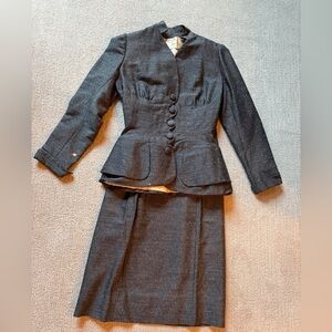 Vintage 1940s fitted skirt suit
